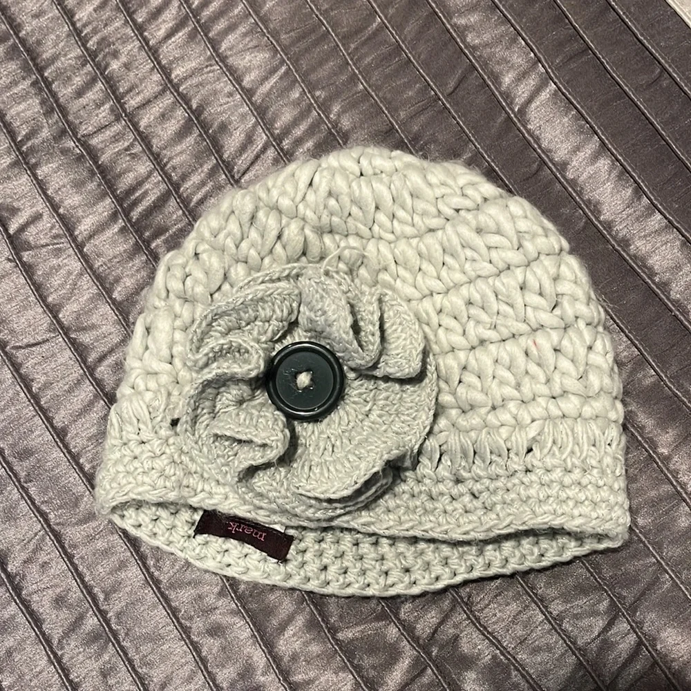 mark. hat and gloves - Picture 2 of 4